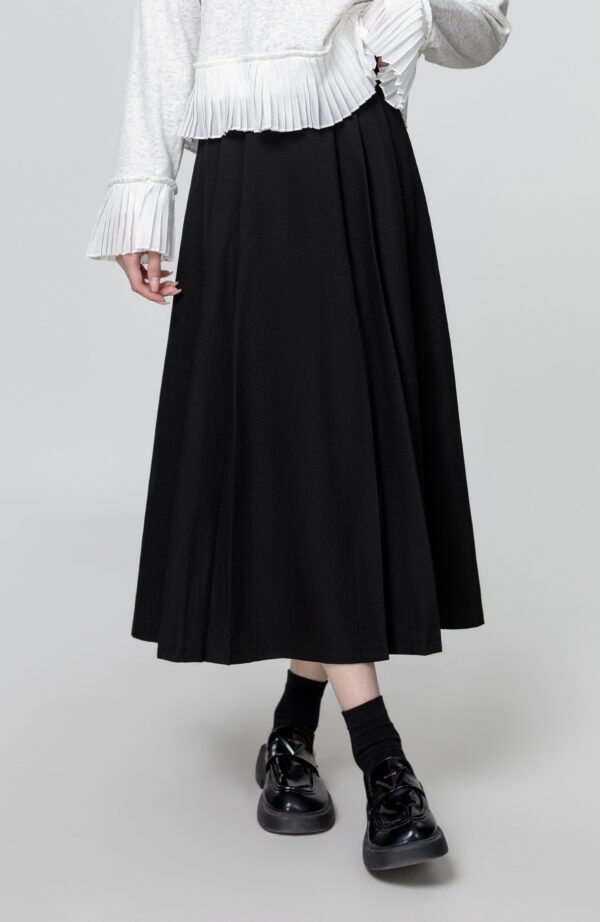 Black Highwaist Pleated Midi Skirt