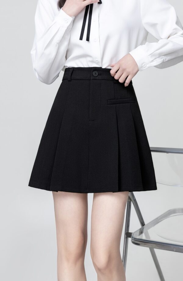 Black Highwaist Pleated Skirt - Image 3