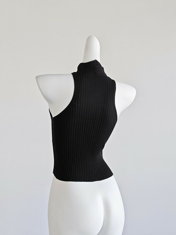 Black Ribbed Cross Neck Halter Top | Yuna - ITZY - Image 3