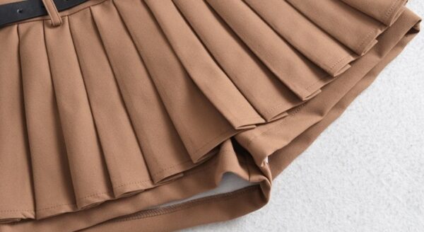 Brown Exposed Shorts Pleated Skirt | Hanni - NewJeans - Image 4