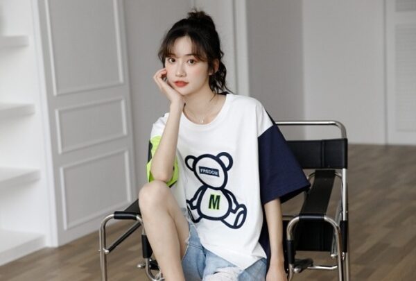 Color Block Bear Graphic Loose T-Shirt - Image 4