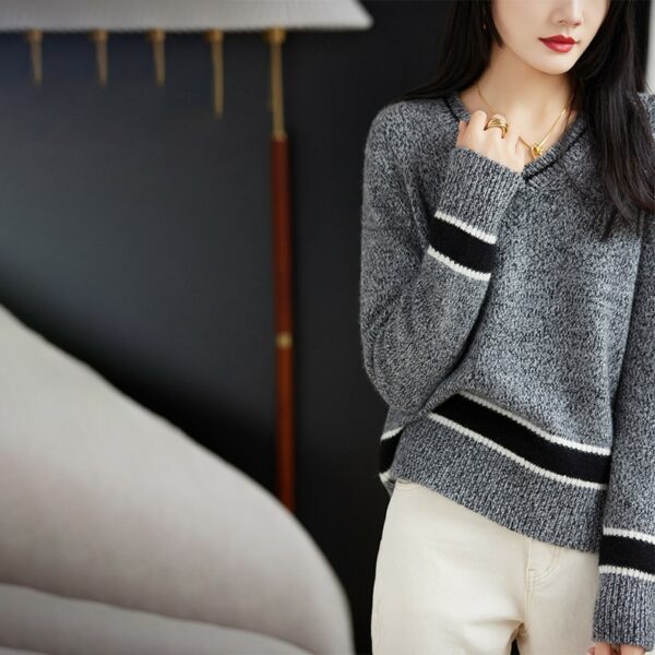 Grey V-Neck With Black Linings Sweater | Chaewon - Le Sserafim - Image 3