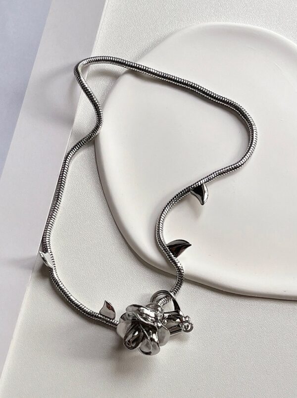 Silver Rose Thorn Necklace | Leeseo - IVE - Image 6