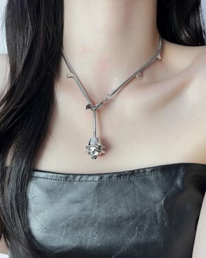 Silver Rose Thorn Necklace | Leeseo - IVE