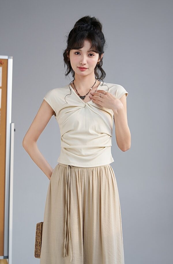 Trendy Vneck Short Sleeve Top - Image 2