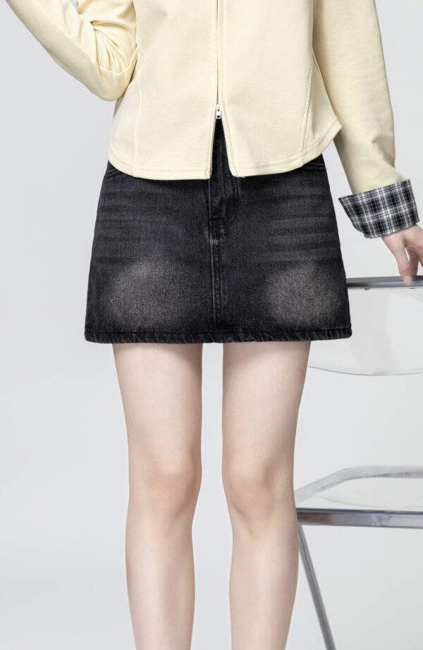 Vintage Highwaist Black Denim Skirt - Image 4