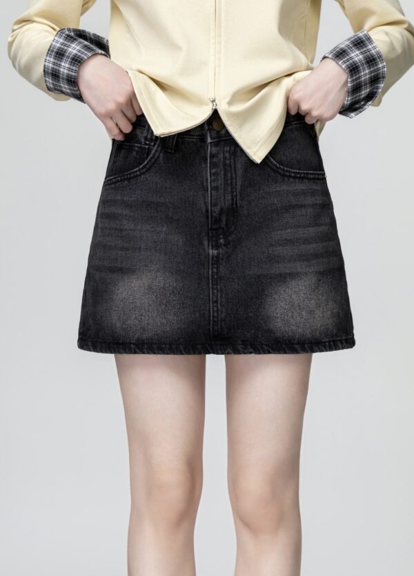 Vintage Highwaist Black Denim Skirt - Image 7