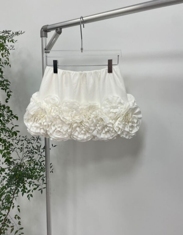 White Floral Accent Mini Skirt | Chung Ha