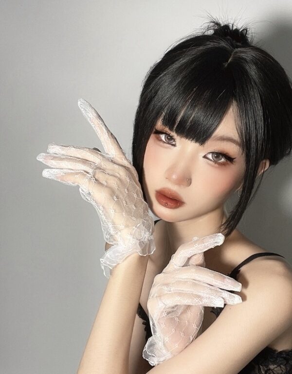 White Lace Ruffle Gloves | Jennie - BlackPink