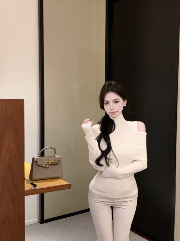 White Off-Shoulders Turtle Neck Top | Wendy - Red Velvet