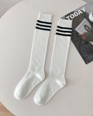 White Triple Bar Knee-High Socks | ILLIT