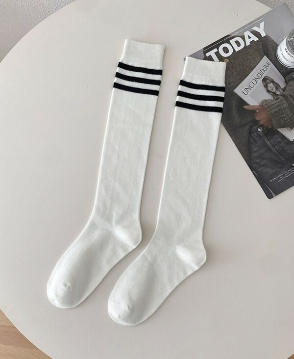 White Triple Bar Knee-High Socks | ILLIT